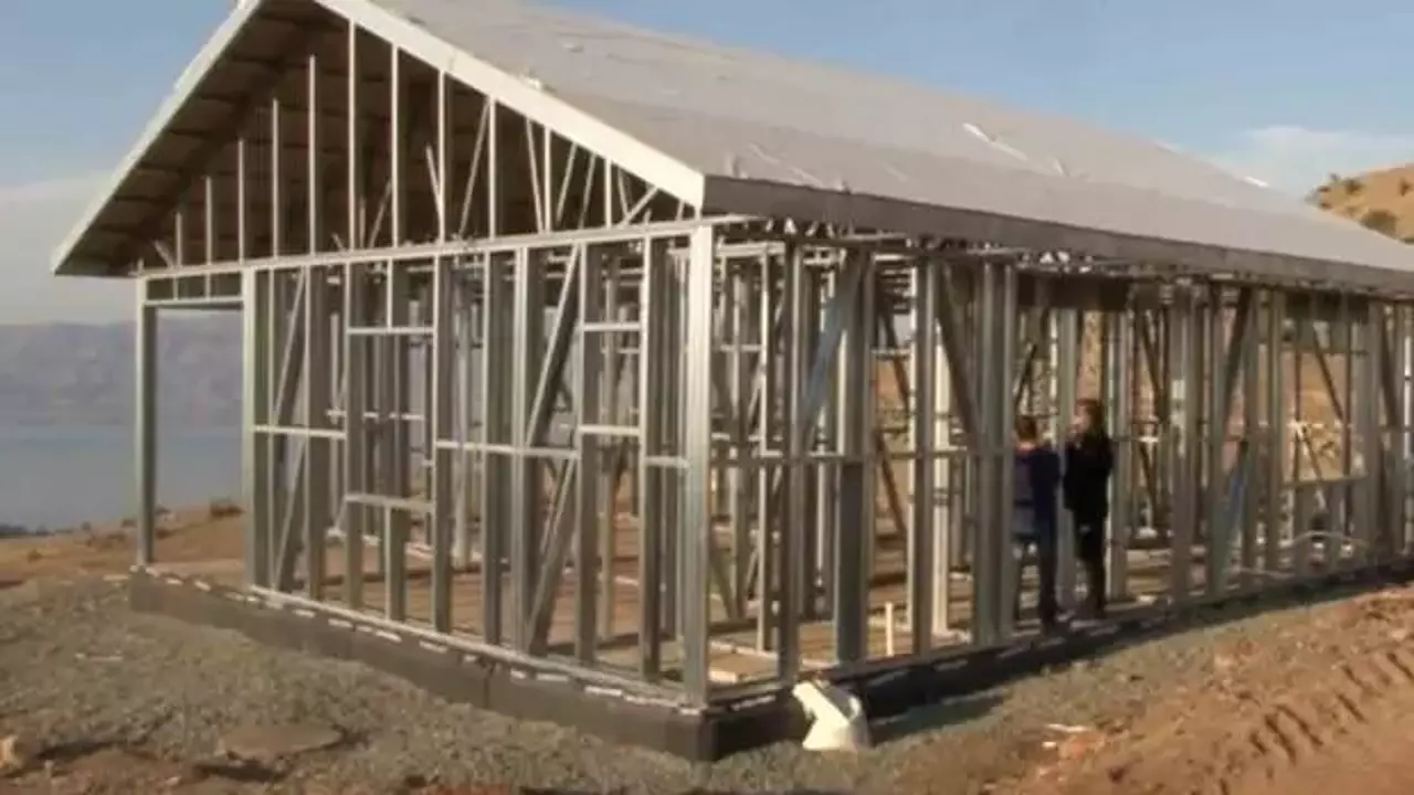 Deprem bölgesinde köy evleri hafif çelikten yapılacak