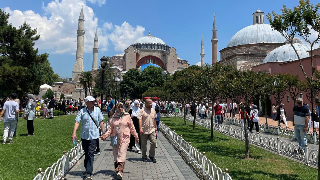 Türkiye 3 ayda 9 milyon turist ağırladı