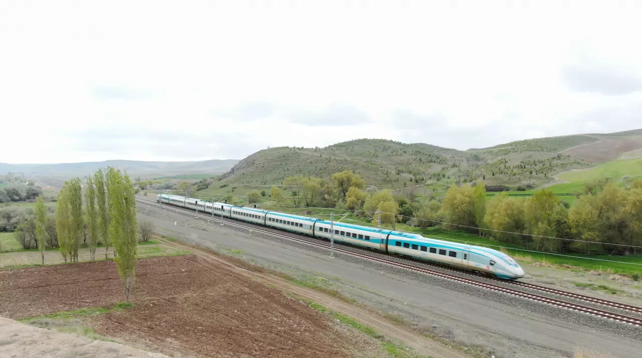 Sivas ile İstanbul arasında ekspres ve aktarmasız yüksek hızlı tren seferleri başlıyor